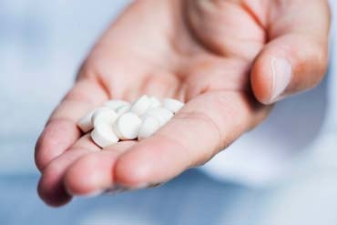 WUMed | Czy ibuprofen oraz niektóre leki na nadciśnienie i cukrzycę mogą zaszkodzić zakażonym koronawirusem?